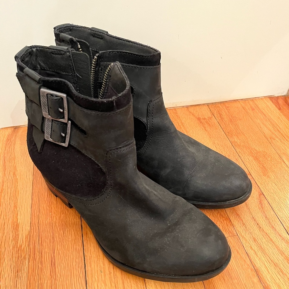 EUC Sorel Black Ankle Side Zipper Booties